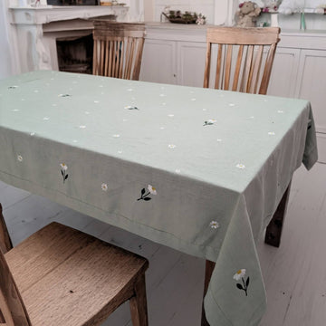 100% European Flax Winter Wreath Linen Table Collection