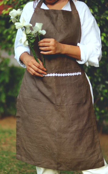 Linen Apron in Brown