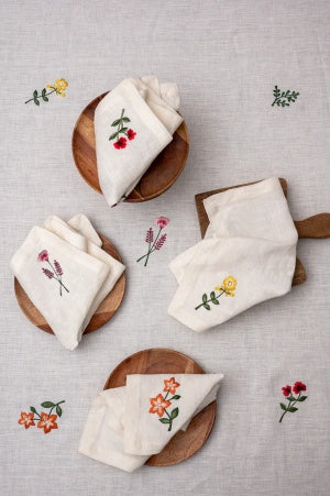 Linen Napkins With Botanical Embroidery in Beige