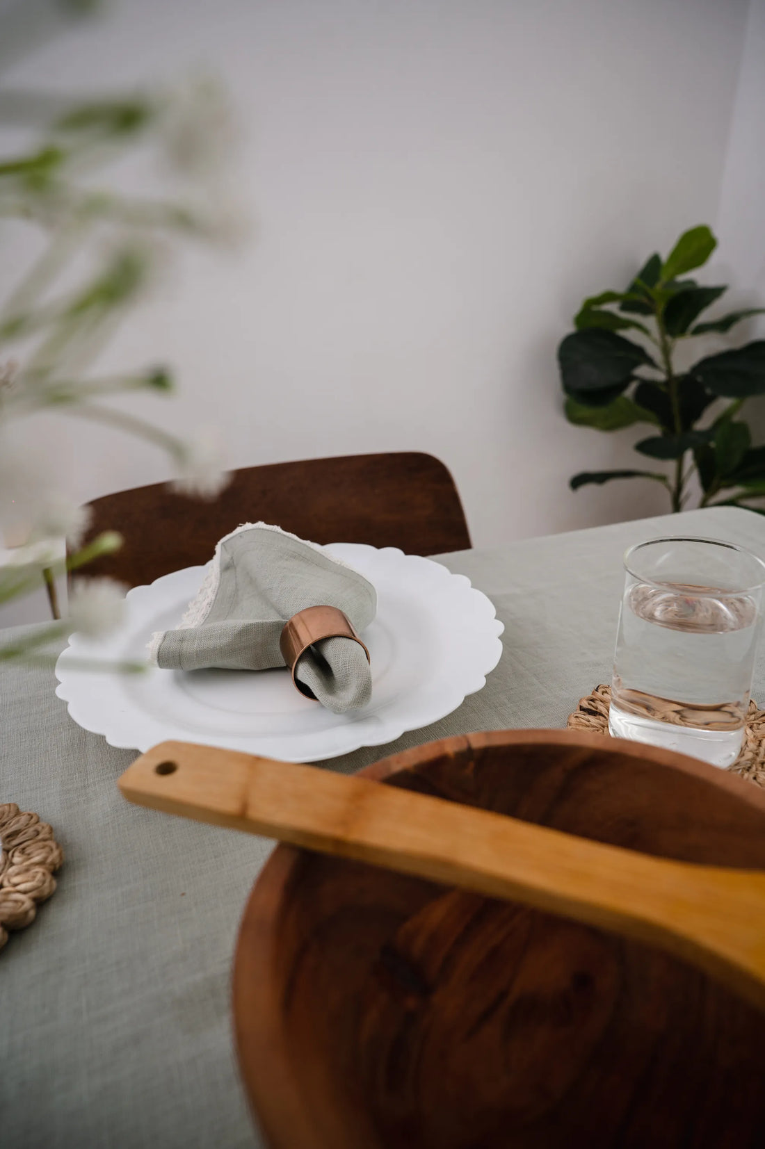 Linen Napkins With Lace Ends in Old English Green